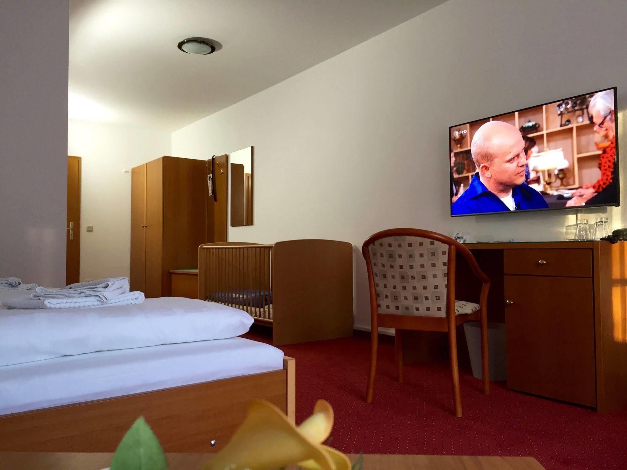 Gut-Hotel Pommernhotel Barth Esterno foto